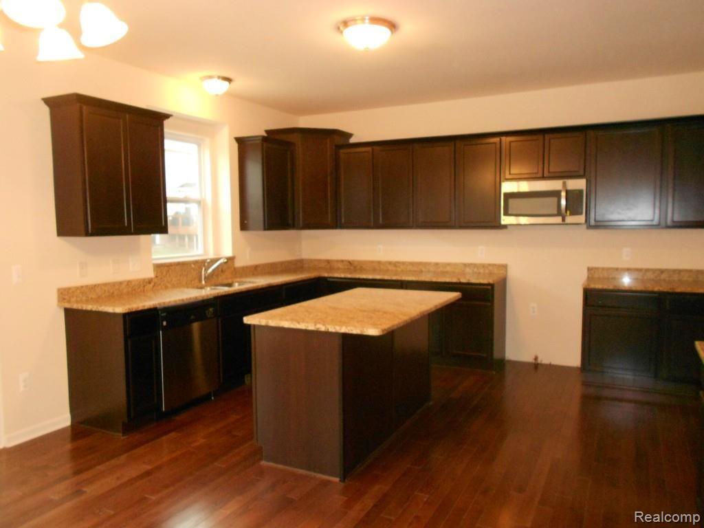 27585 Cromwell Road Novi, MI 48374 - Photo 10 of 25 DSCN3383.jpg