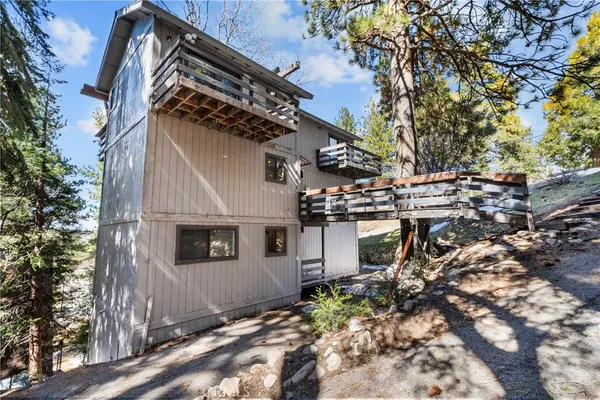 $1,950 | 30901 Live Oak Drive, Running Springs, CA 92382