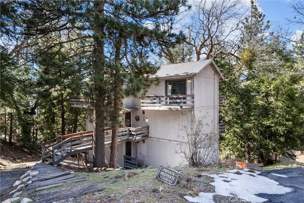 $1,950 | 30901 Live Oak Drive, Running Springs, CA 92382