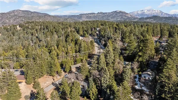 $1,950 | 30901 Live Oak Drive, Running Springs, CA 92382