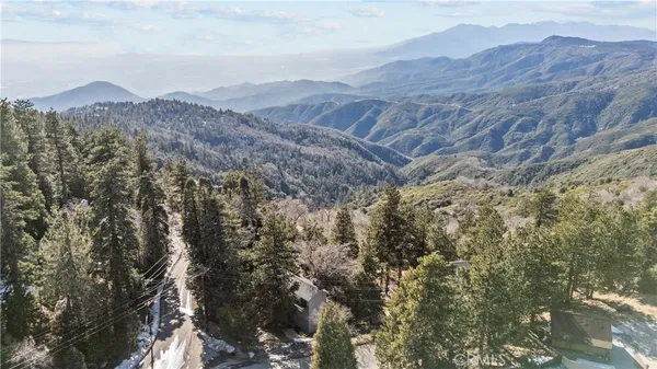 $1,950 | 30901 Live Oak Drive, Running Springs, CA 92382