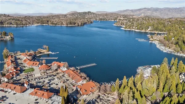 $1,950 | 30901 Live Oak Drive, Running Springs, CA 92382