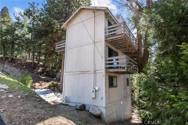 $1,950 | 30901 Live Oak Drive, Running Springs, CA 92382