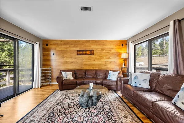 $1,950 | 30901 Live Oak Drive, Running Springs, CA 92382