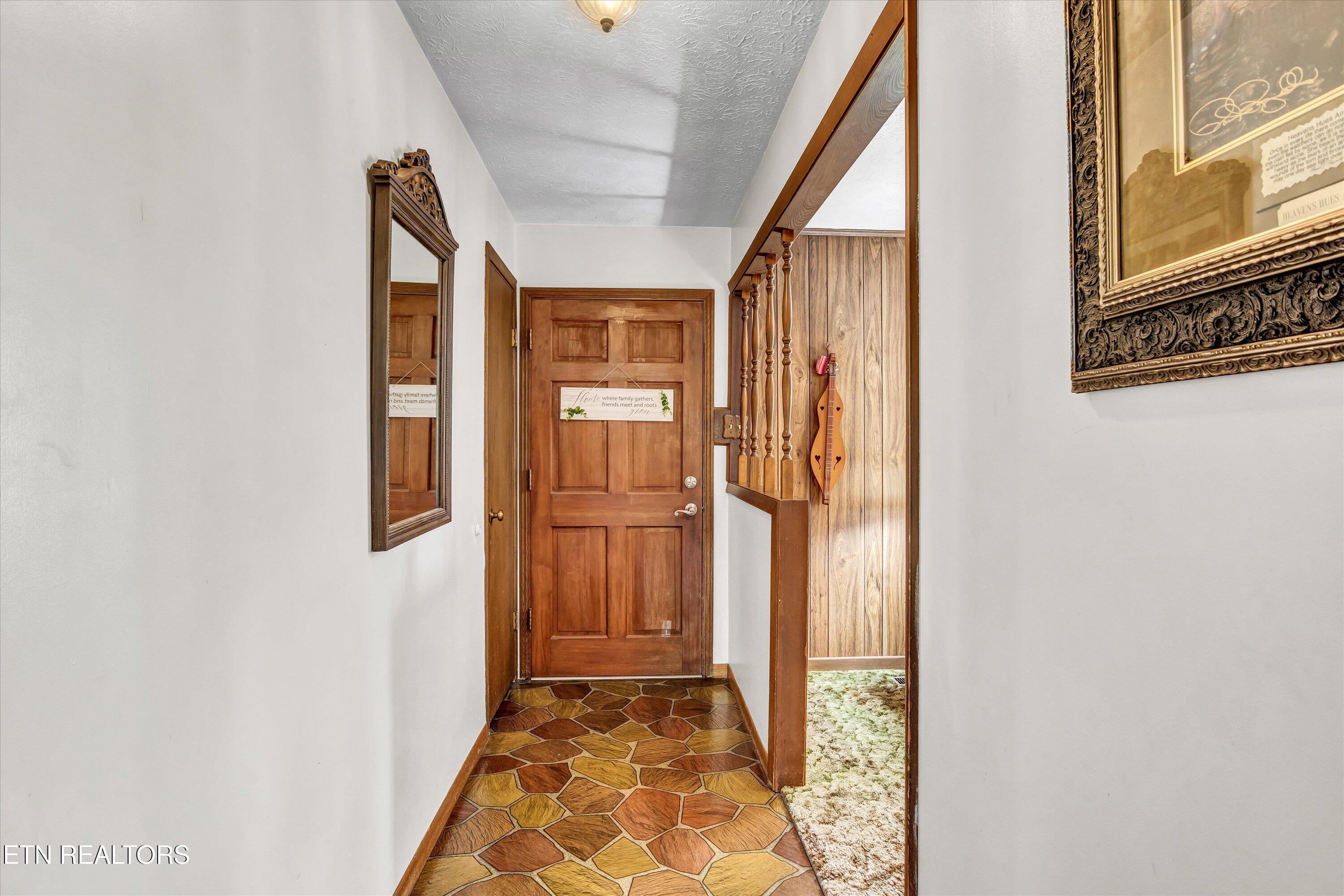 111 Shaw Road Clinton, TN 37716 - Photo 7 of 28 Entry