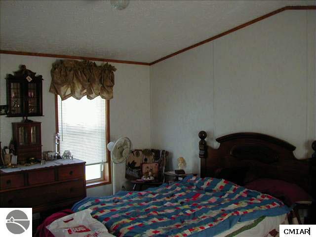 5753 West Adams Road Alma, MI 48801 - Photo 5 of 10 1767902-4.JPG