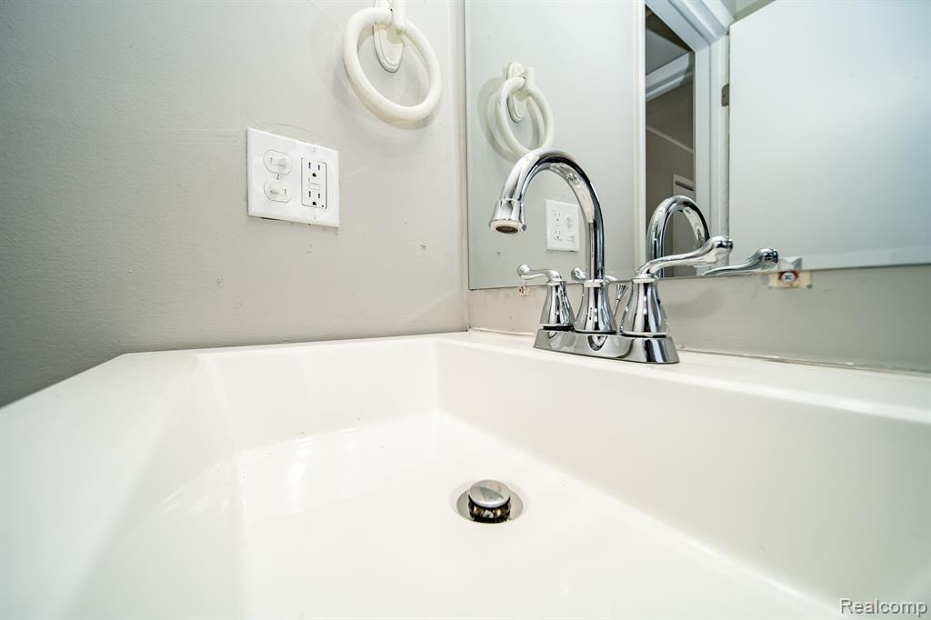 8233 Stephens Center Line, MI 48015 - Photo 25 of 48 Gallery Image 25