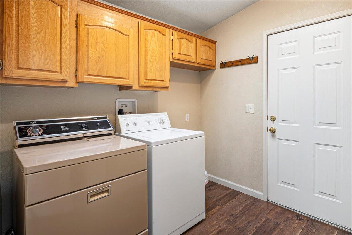 1875 Northeast 6th Street Redmond, OR 97756 - Photo 16 of 33