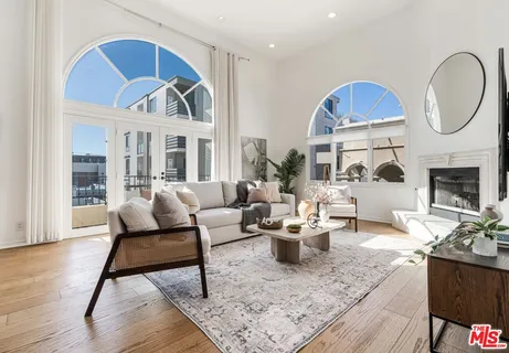 $1,199,000 | 435 Arnaz Drive, Unit 304, Los Angeles, CA 90048