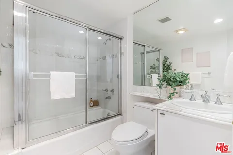 $1,199,000 | 435 Arnaz Drive, Unit 304, Los Angeles, CA 90048