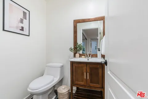 $1,199,000 | 435 Arnaz Drive, Unit 304, Los Angeles, CA 90048