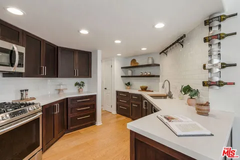 $1,199,000 | 435 Arnaz Drive, Unit 304, Los Angeles, CA 90048