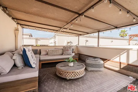 $1,199,000 | 435 Arnaz Drive, Unit 304, Los Angeles, CA 90048