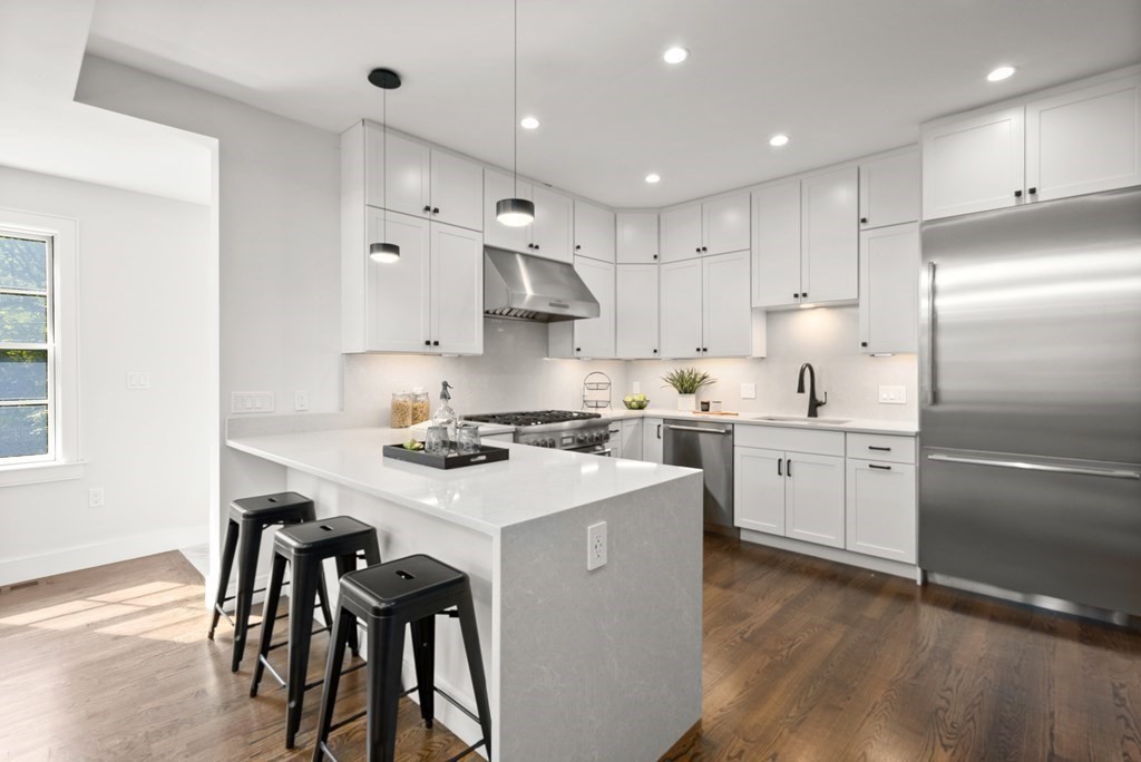 21 Louise Road, Unit 21 Newton, MA 02467 - Photo 4 of 29 Gallery Image 4