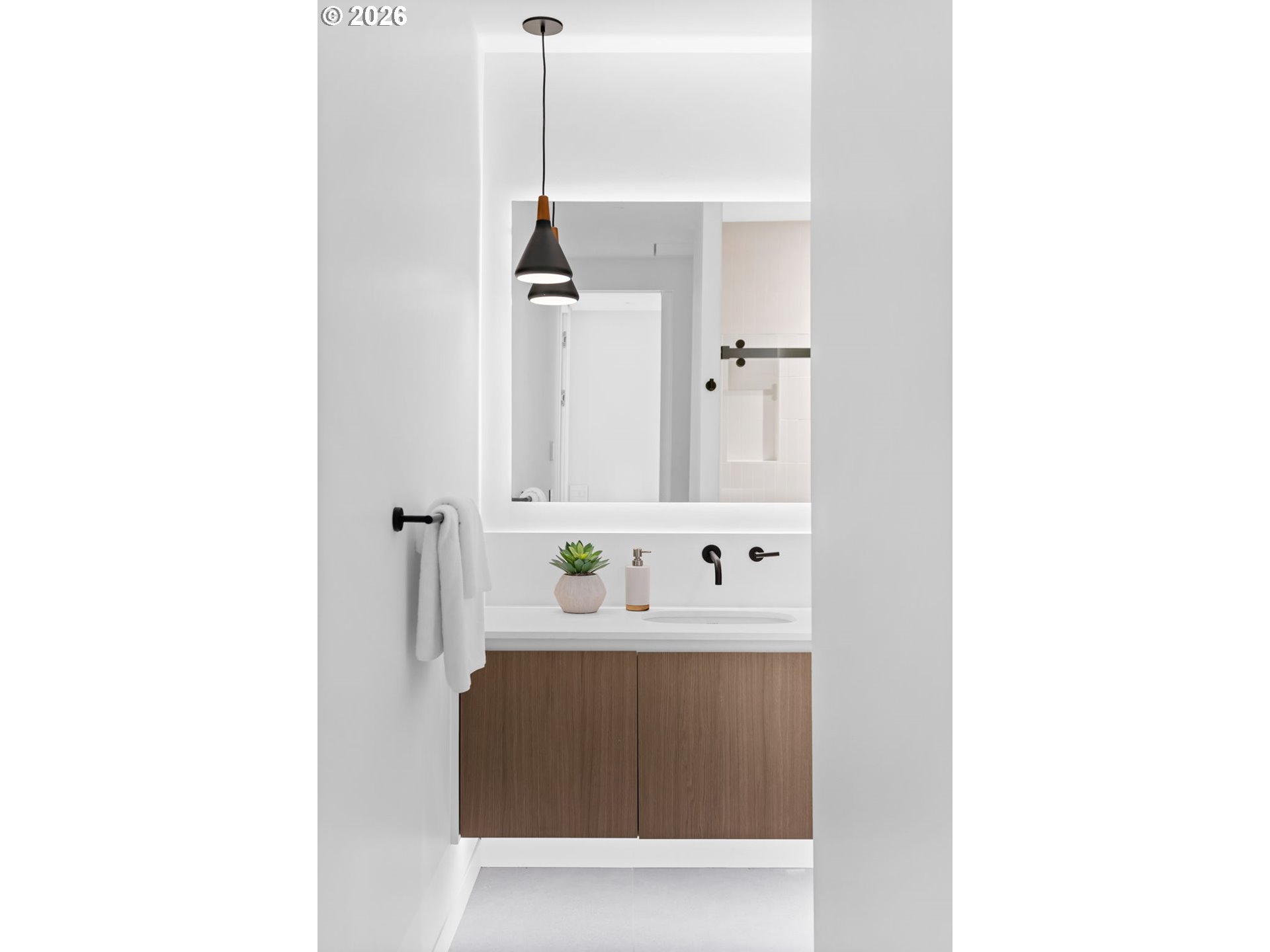 1120 South Military Road Portland, OR 97219 - Photo 45 of 47 Bathroom