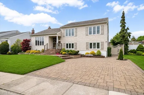 $899,000 | 29 Acme Avenue, Bethpage, NY 11714