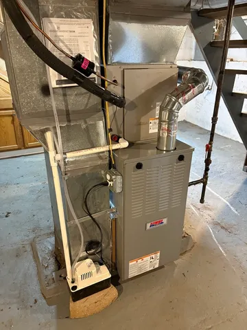 $129,000 | 304 1/2 West 7th Street, Sterling, IL 61081