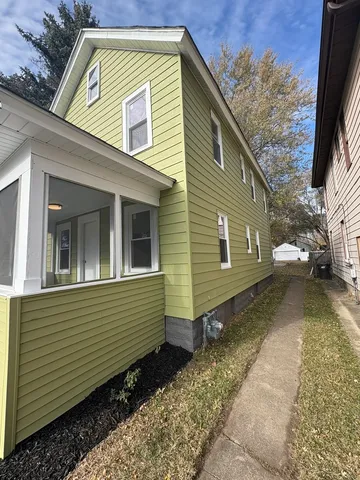 $129,000 | 304 1/2 West 7th Street, Sterling, IL 61081