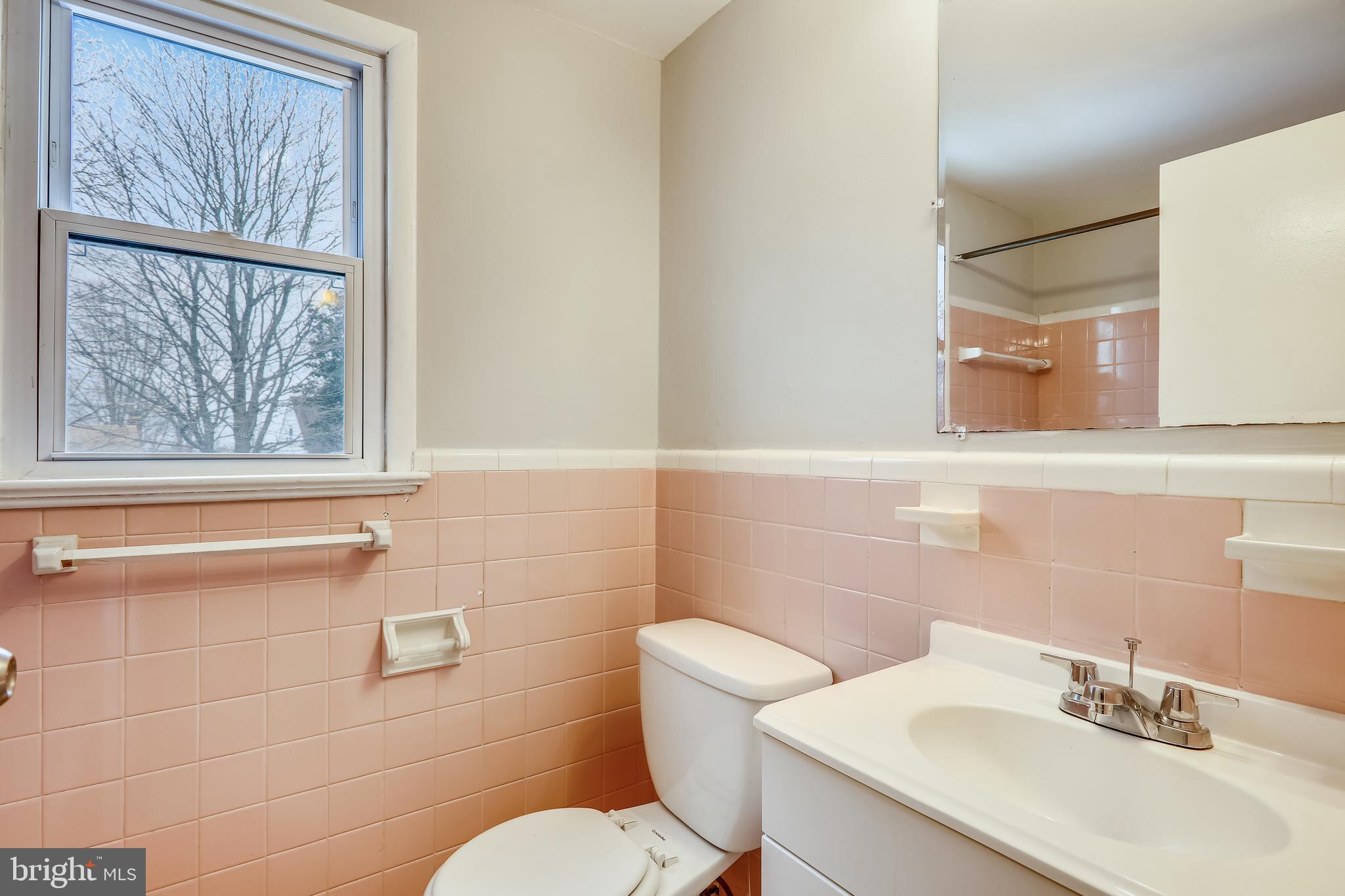 12702 Connecticut Avenue Silver Spring, MD 20906 - Photo 17 of 27 Upper Floor Full Bath