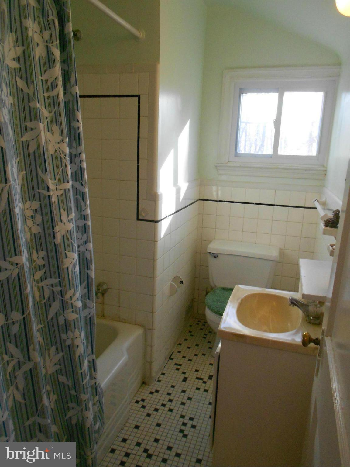 2516 Parkview Road Baltimore, MD 21207 - Photo 9 of 17 Bath