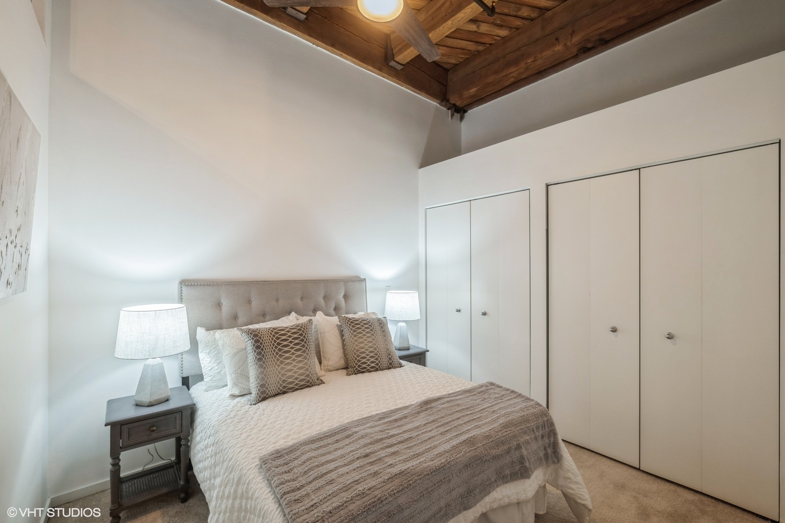 1040 West Adams Street, Unit 442 Chicago, IL 60607 - Photo 18 of 23 a bedroom with a bed and a lamp on table