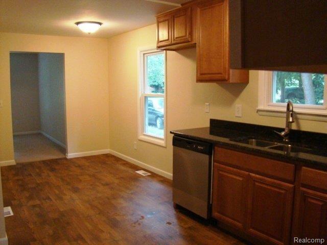 620 Quarter Street Rochester, MI 48307 - Photo 4 of 16 Breakfast area.jpg