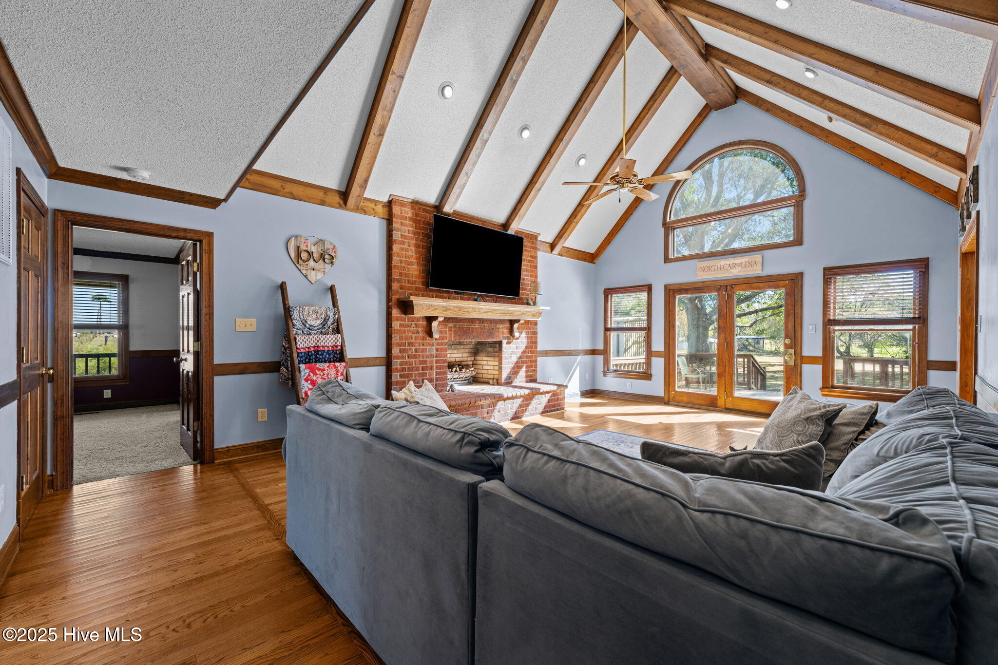 415 Bay Bush Road Vanceboro, NC 28586 - Photo 12 of 38 Living room