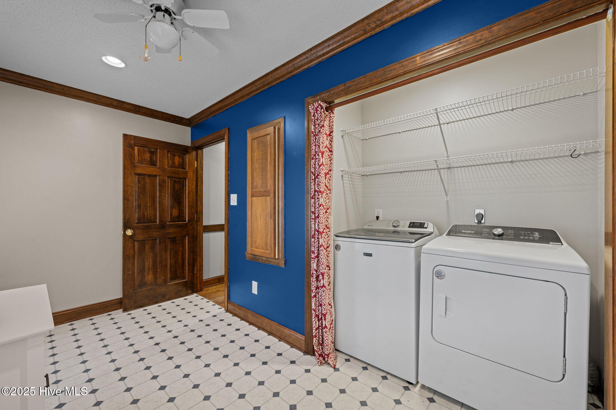 415 Bay Bush Road Vanceboro, NC 28586 - Photo 27 of 38 Oversized laundry room