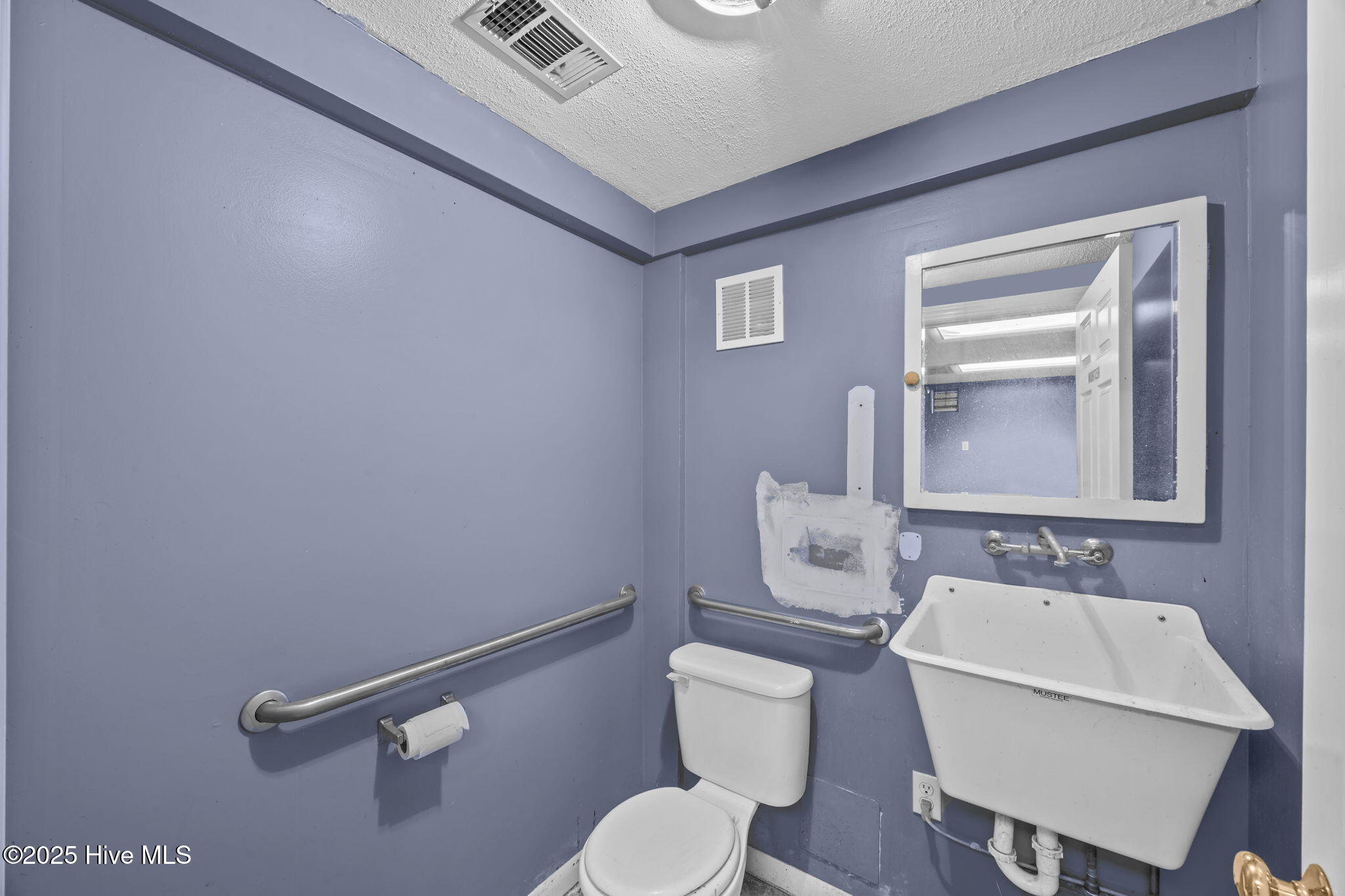 415 Bay Bush Road Vanceboro, NC 28586 - Photo 36 of 38 Handy half bath in shop