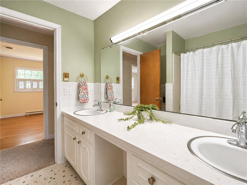 611 Heyward Road Anderson, SC 29621 - Photo 20 of 41 Hall Bath