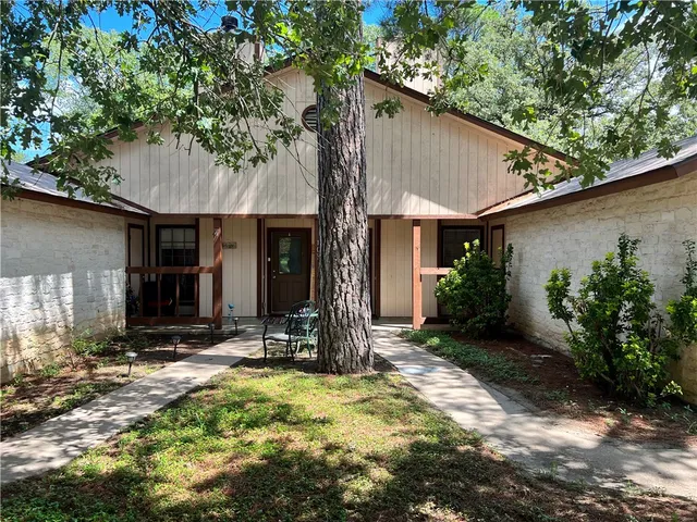 $1,595 | 103 South Kaupo Drive, Unit B, Bastrop, TX 78602