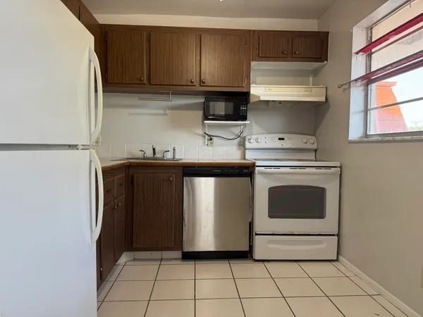 $1,200 | 12009 Poinciana Boulevard, Unit 204, Royal Palm Beach, FL 33411