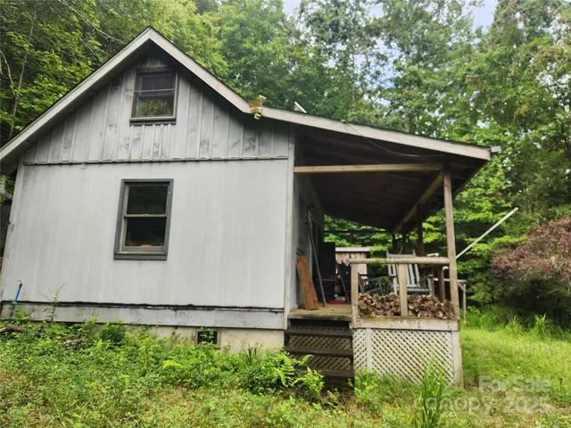 a view of house with backyard
