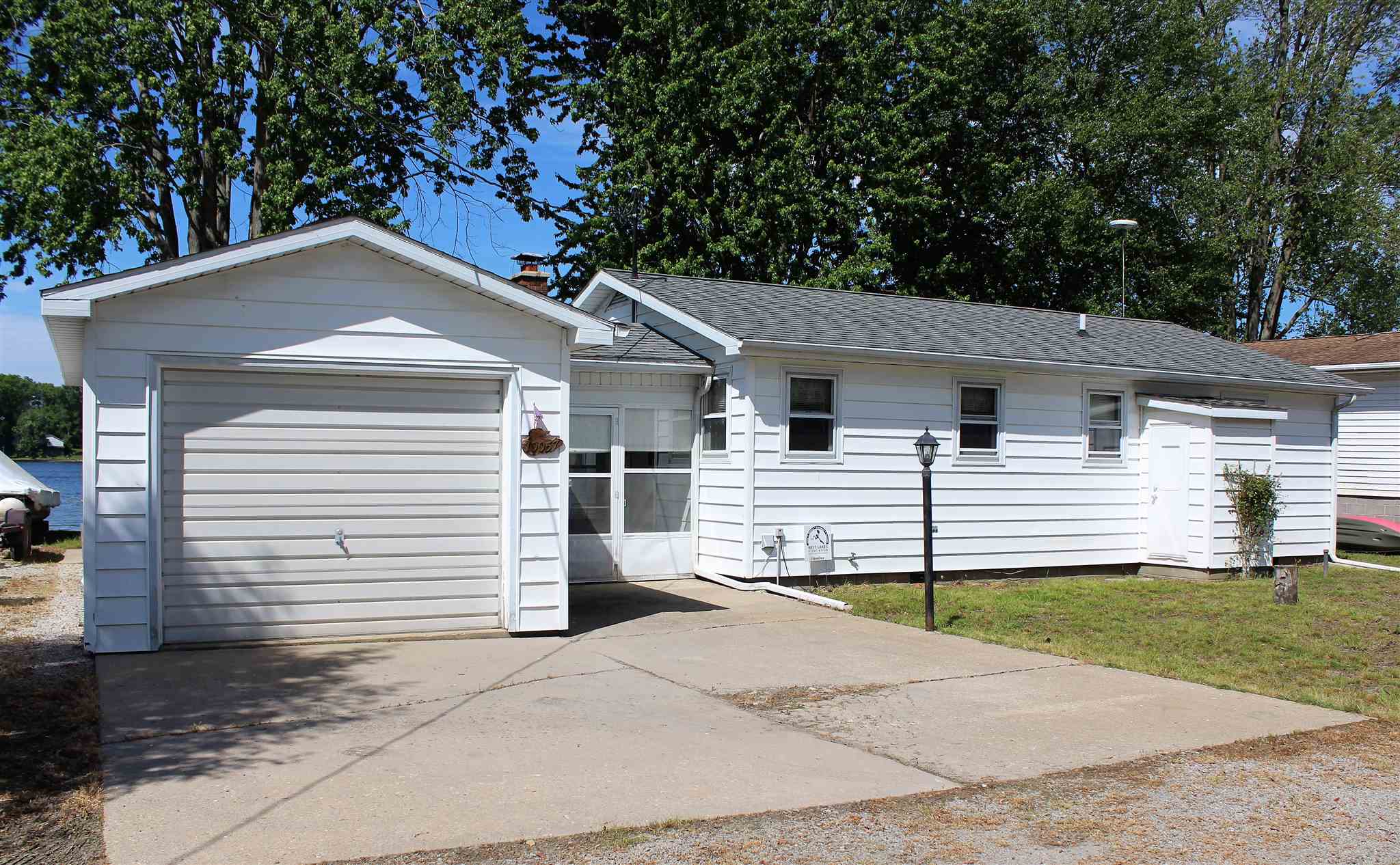 10057 North Holiday Point Rome City, IN 46784 - Photo 2 of 23