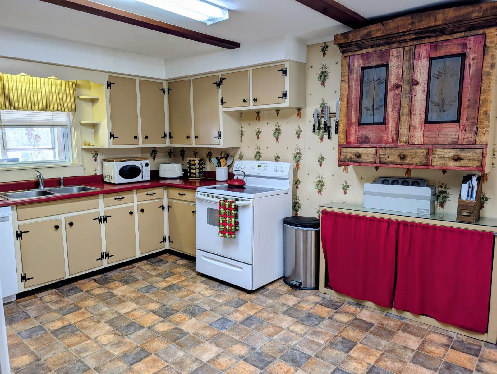 252 North Pleasant Street Troy, VT 05859 - Photo 13 of 36