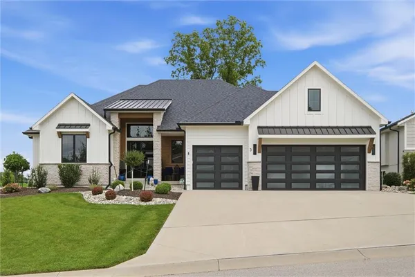 $1,295,000 | 3 Spavinaw Ct Lake, Lake Winnebago, MO 64034