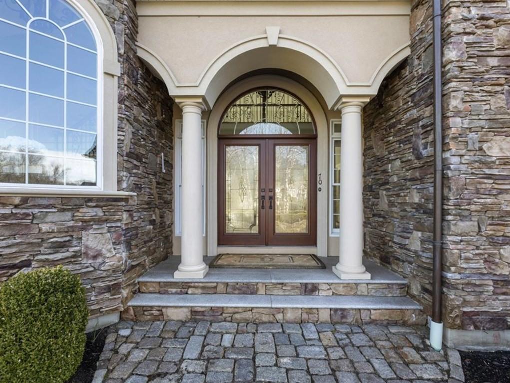 70 Colts Crossing Canton, MA 02021 - Photo 5 of 37