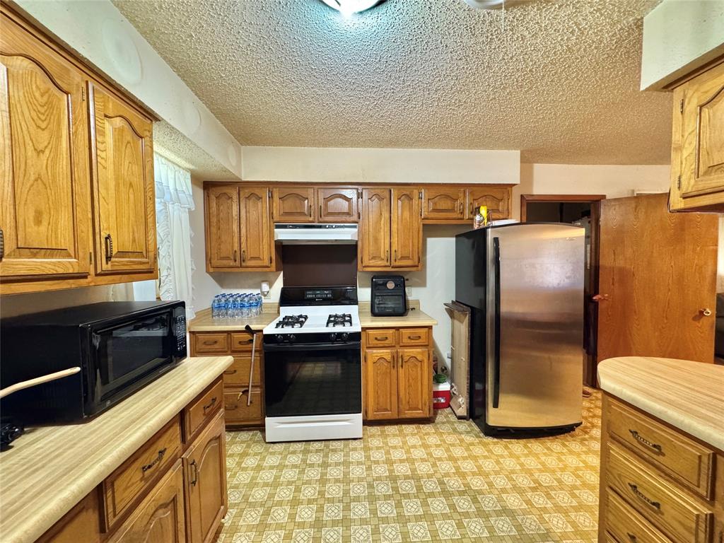450 Woodbine Estates Road Gainesville, TX 76240 - Photo 5 of 36