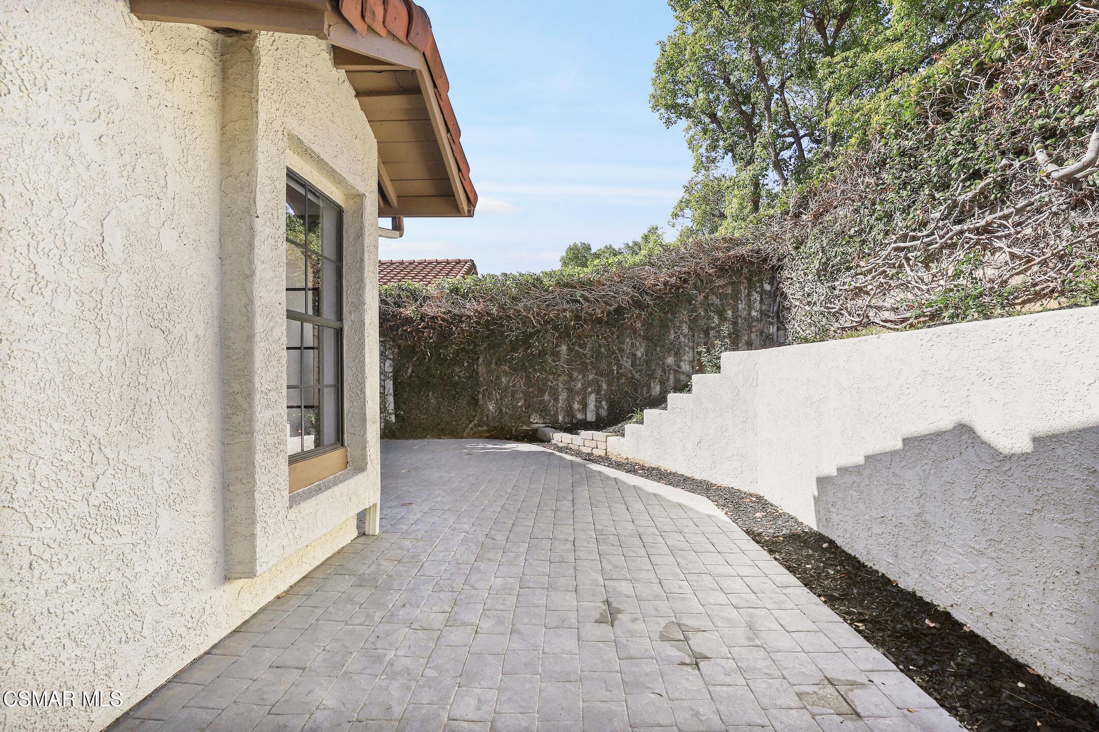 765 Congressional Road Simi Valley, CA 93065 - Photo 34 of 35 a view of a pathway both side of the house
