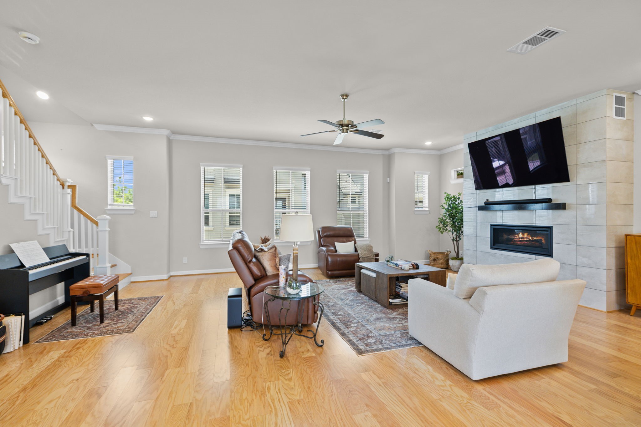 4004 Centre Meadow Way Houston, TX 77043 - Photo 10 of 33 Great space with lots of light