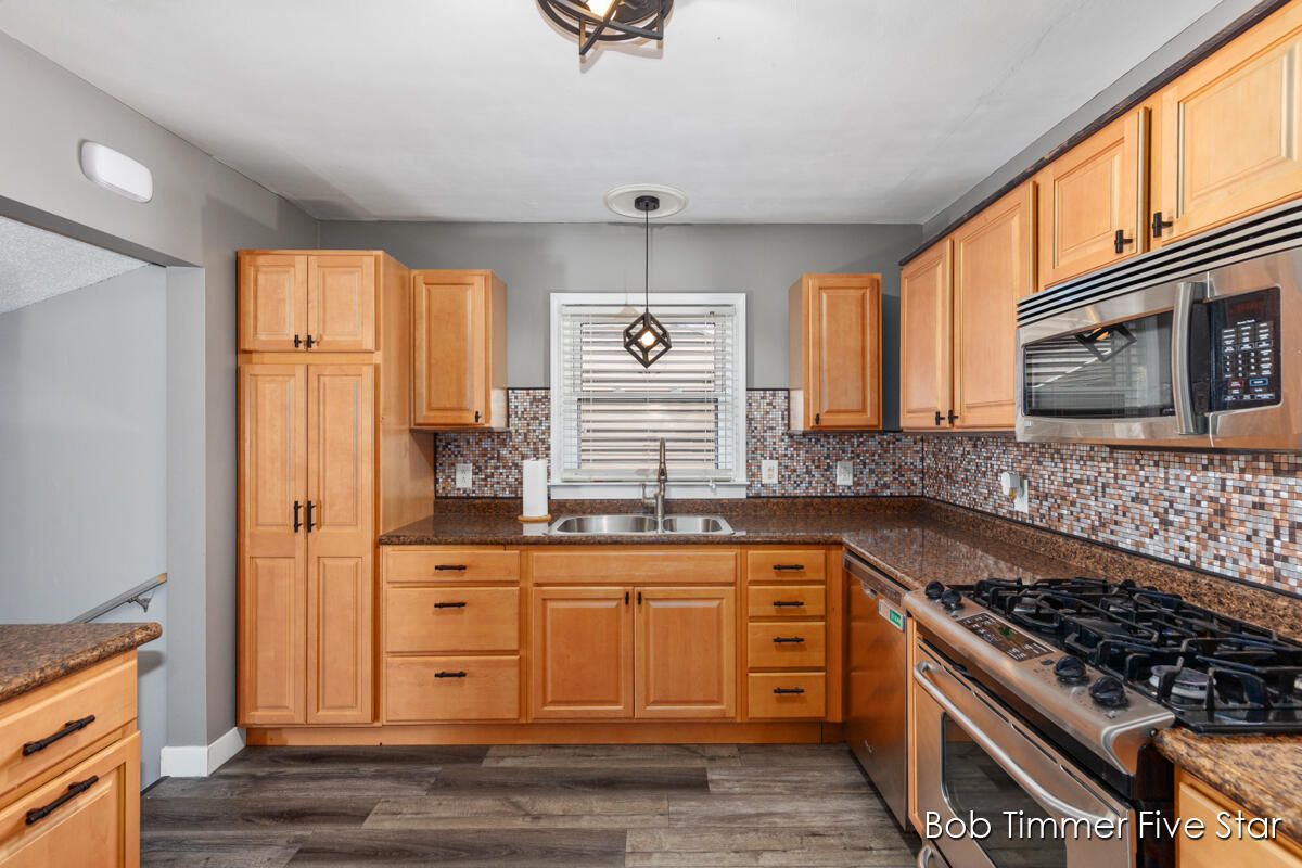 2523 Heights Ravenna Road Muskegon, MI 49444 - Photo 6 of 18 IMG_1005