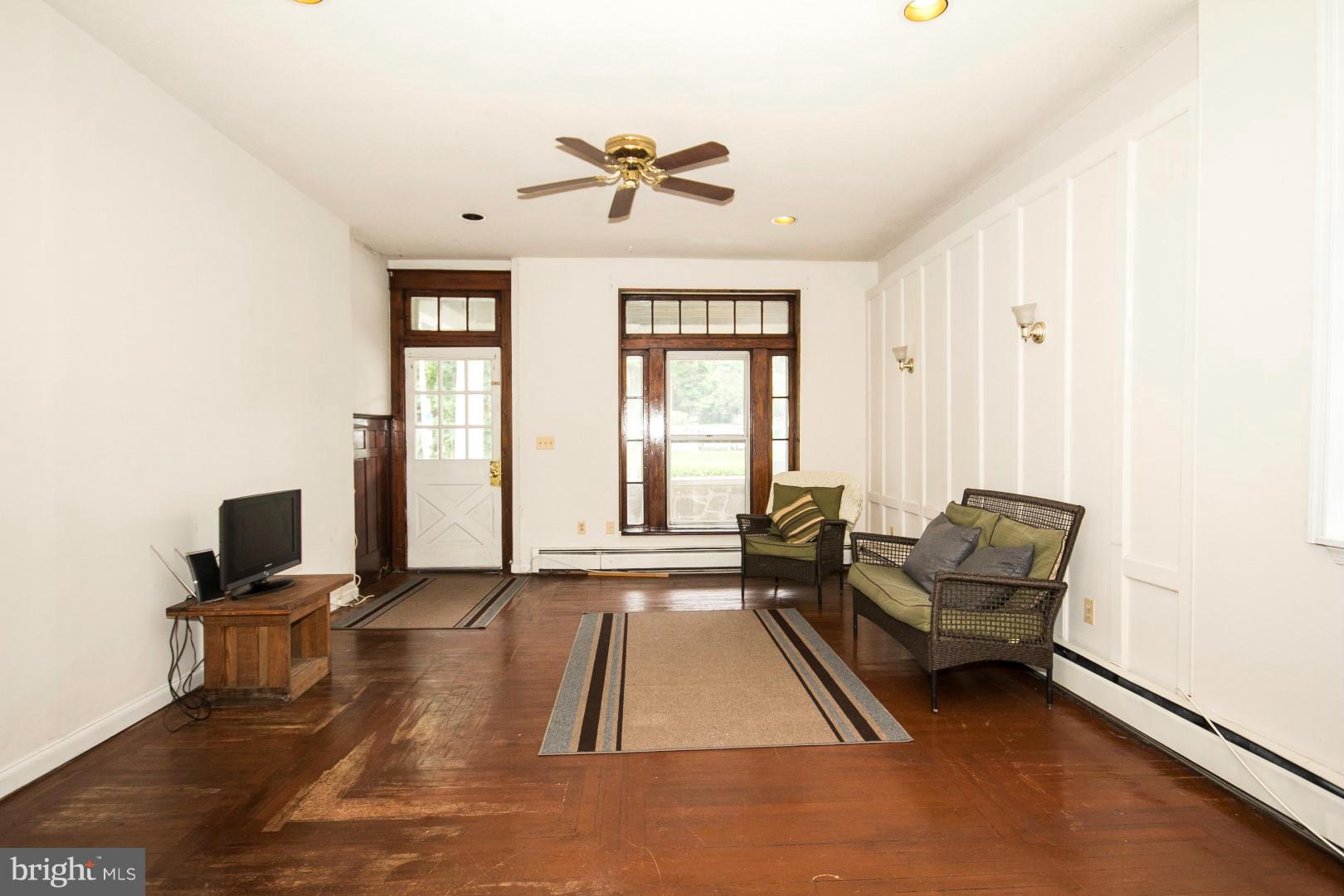 4232 Falls Road Baltimore, MD 21211 - Photo 3 of 30 Living Room