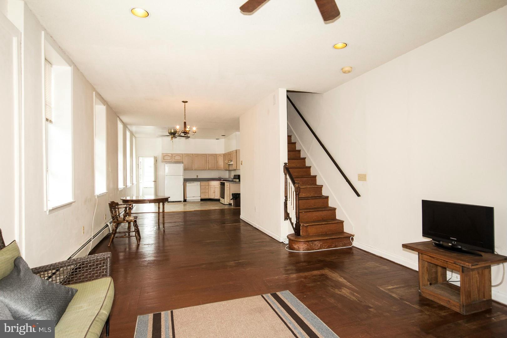 4232 Falls Road Baltimore, MD 21211 - Photo 4 of 30 Living Room