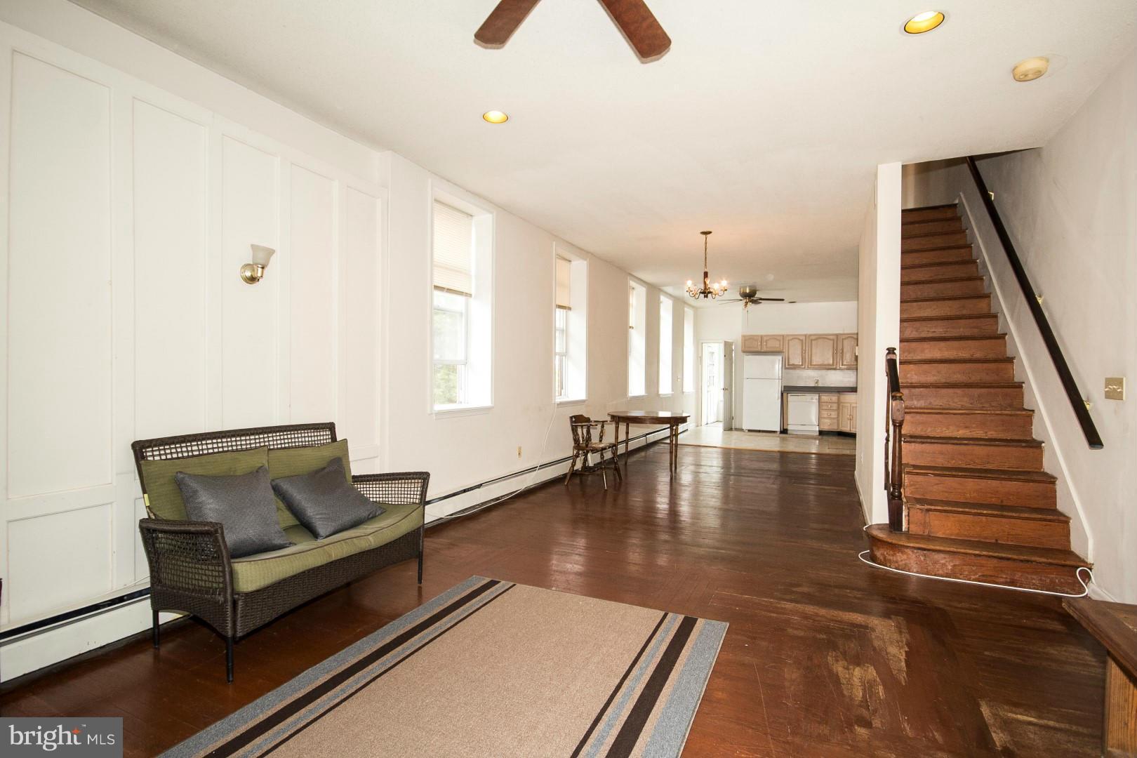 4232 Falls Road Baltimore, MD 21211 - Photo 5 of 30 Living Room