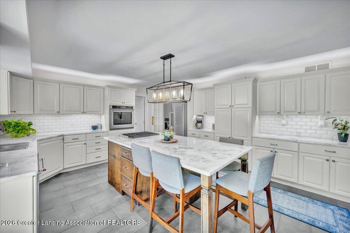 1352 Foxcroft Road East Lansing, MI 48823 - Photo 10 of 61 06-DSC00947