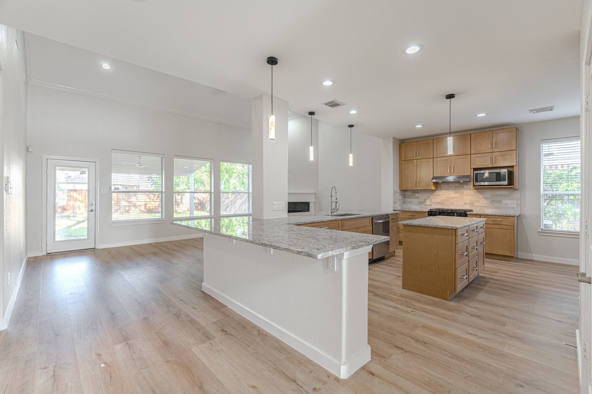 27 Fraiser Fir Place Spring, TX 77389 - Photo 12 of 43