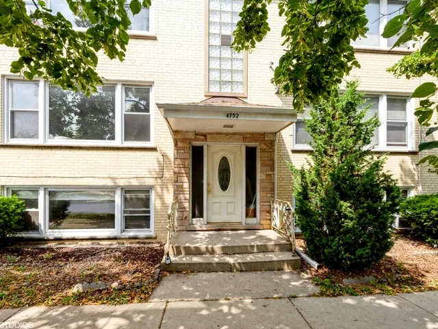 $1,699 | 4752 North Menard Avenue, Unit 3S, Chicago, IL 60630