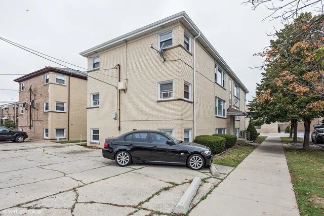 $1,699 | 4752 North Menard Avenue, Unit 3S, Chicago, IL 60630