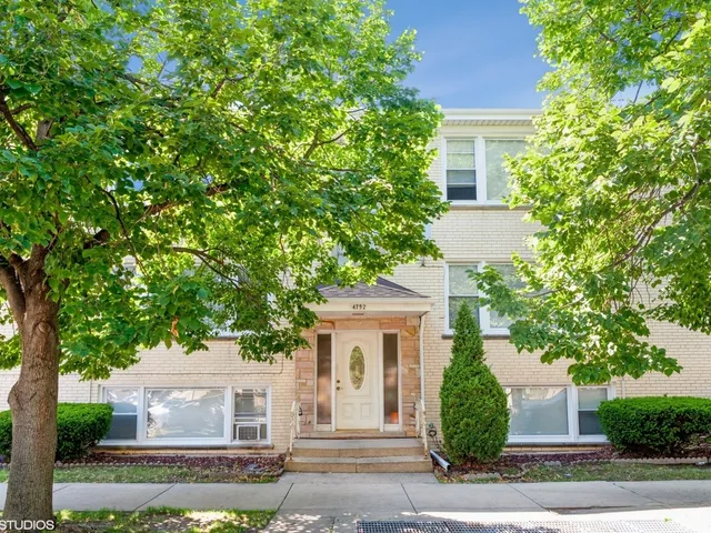 $1,699 | 4752 North Menard Avenue, Unit 3S, Chicago, IL 60630
