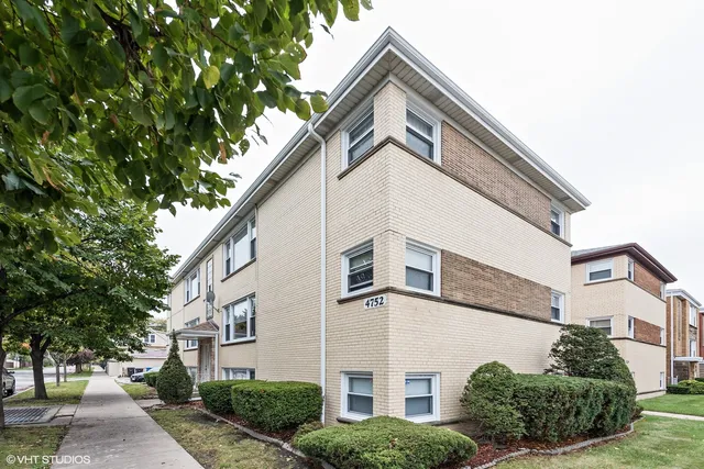 $1,699 | 4752 North Menard Avenue, Unit 3S, Chicago, IL 60630